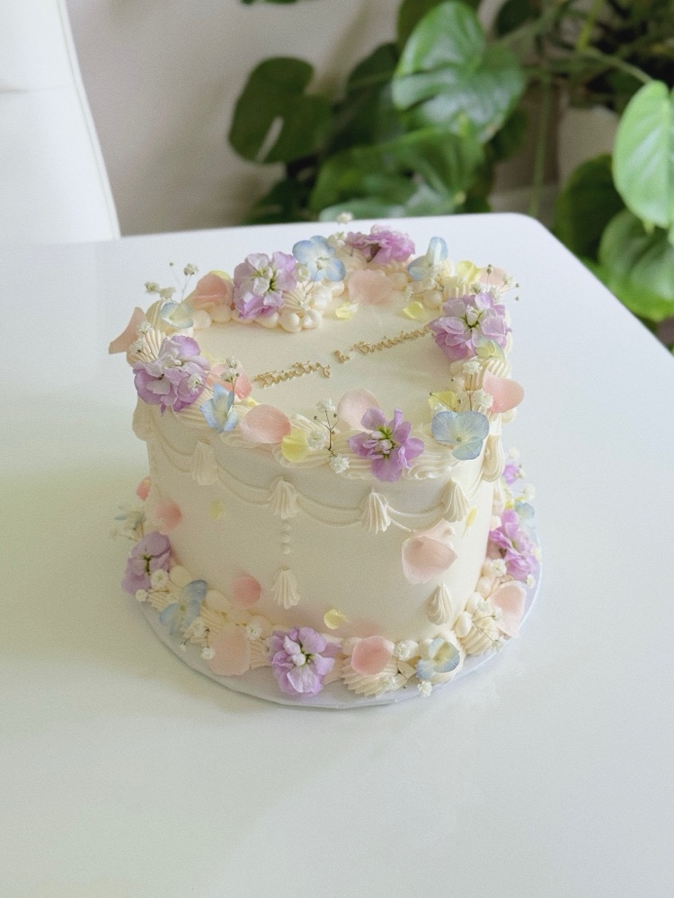 Floral design cake by Shaddai, Tampa