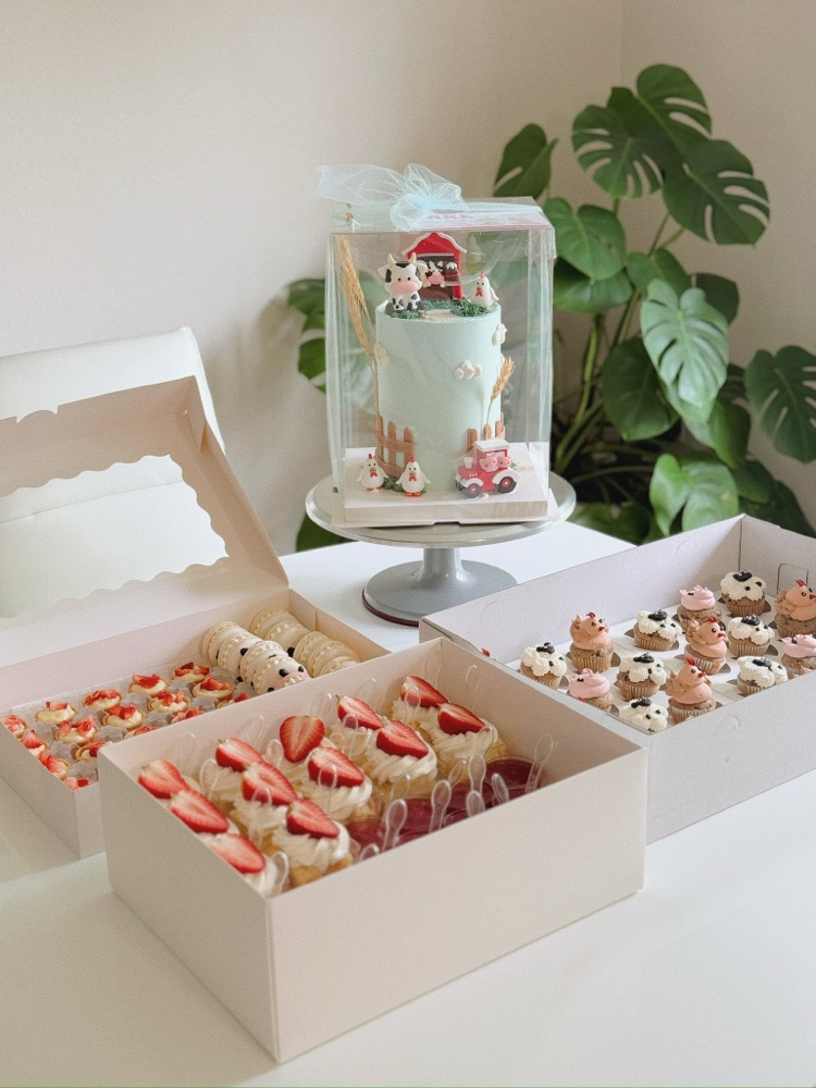 Dessert display by Shaddai