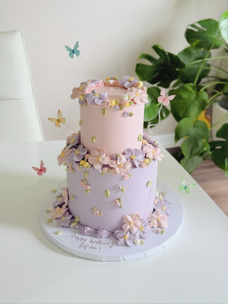 Custom vintage cake by Shaddai
