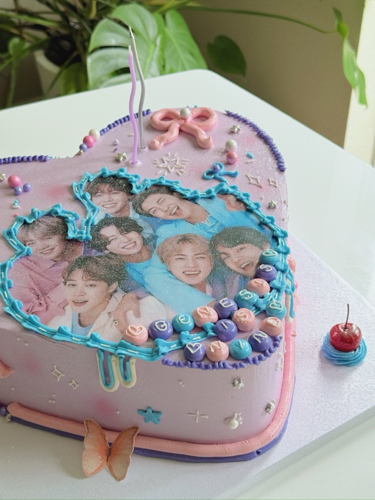 Custom celebration cake by Shaddai