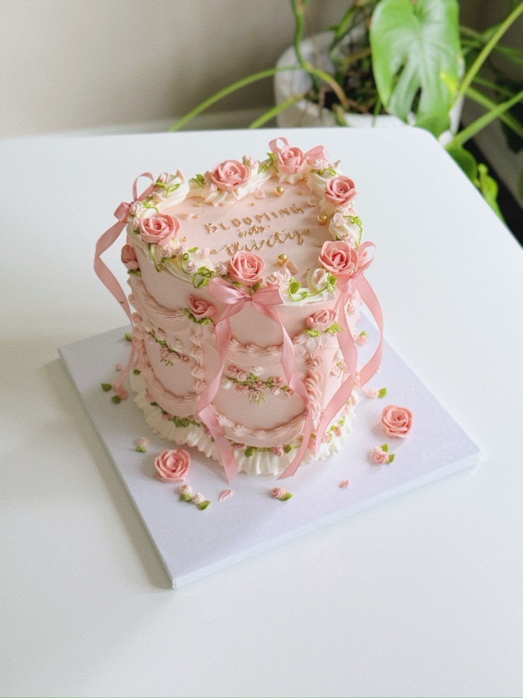 Vintage buttercream cake by Shaddai