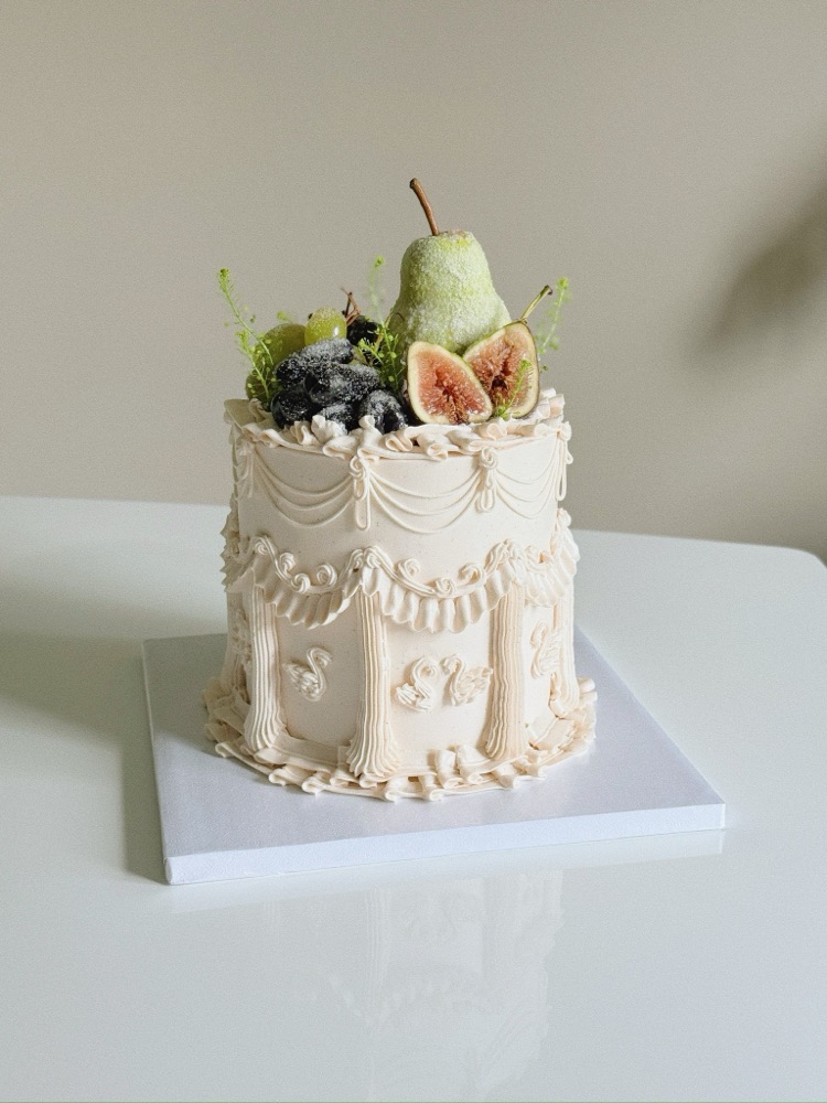 Tiered wedding cake by Shaddai, Tampa