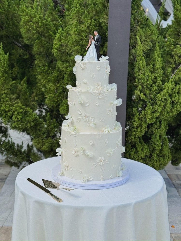 Wedding cake with buttercream details by Shaddai